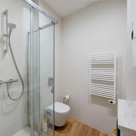 Le Grain De Folie / Place Des Halles Apartment *