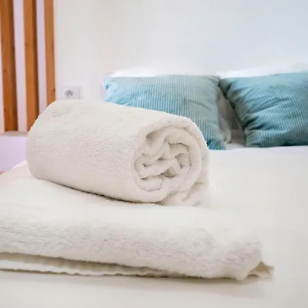 Le Grain De Folie / Place Des Halles Apartment