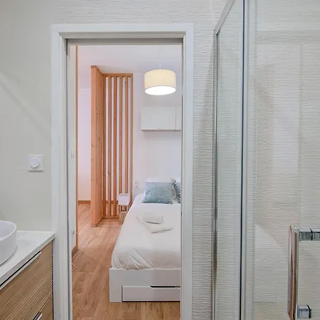 Le Grain De Folie / Place Des Halles Apartment *