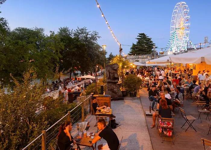Le Grain De Folie / Place Des Halles Apartament