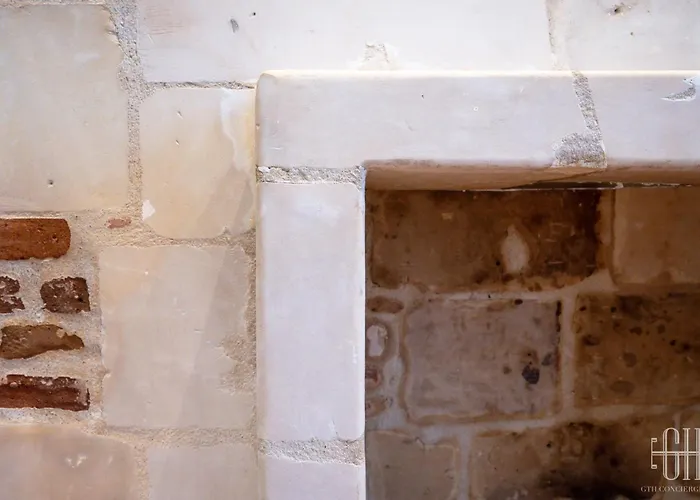 Le Grain De Folie / Place Des Halles