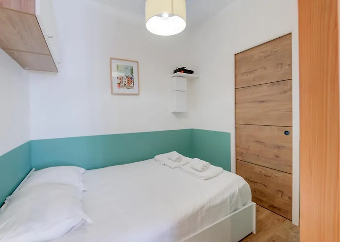 Le Grain De Folie / Place Des Halles Apartament *