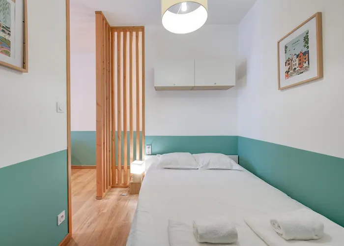 Le Grain De Folie / Place Des Halles *